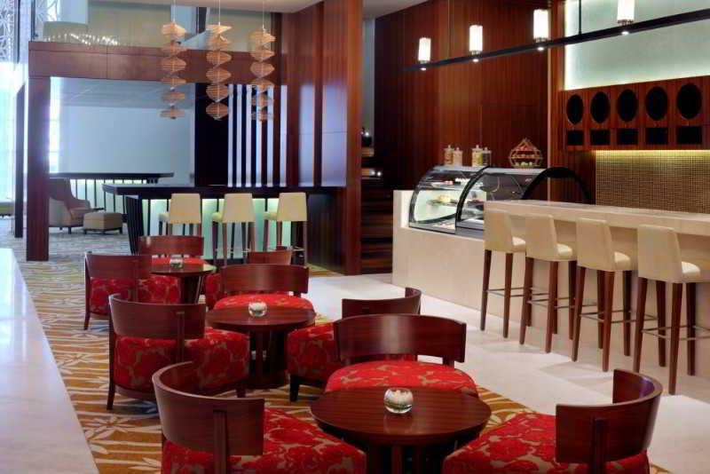 Marriott Executive Apartments Al Jaddaf, Dubái Exterior foto The lounge at the airport