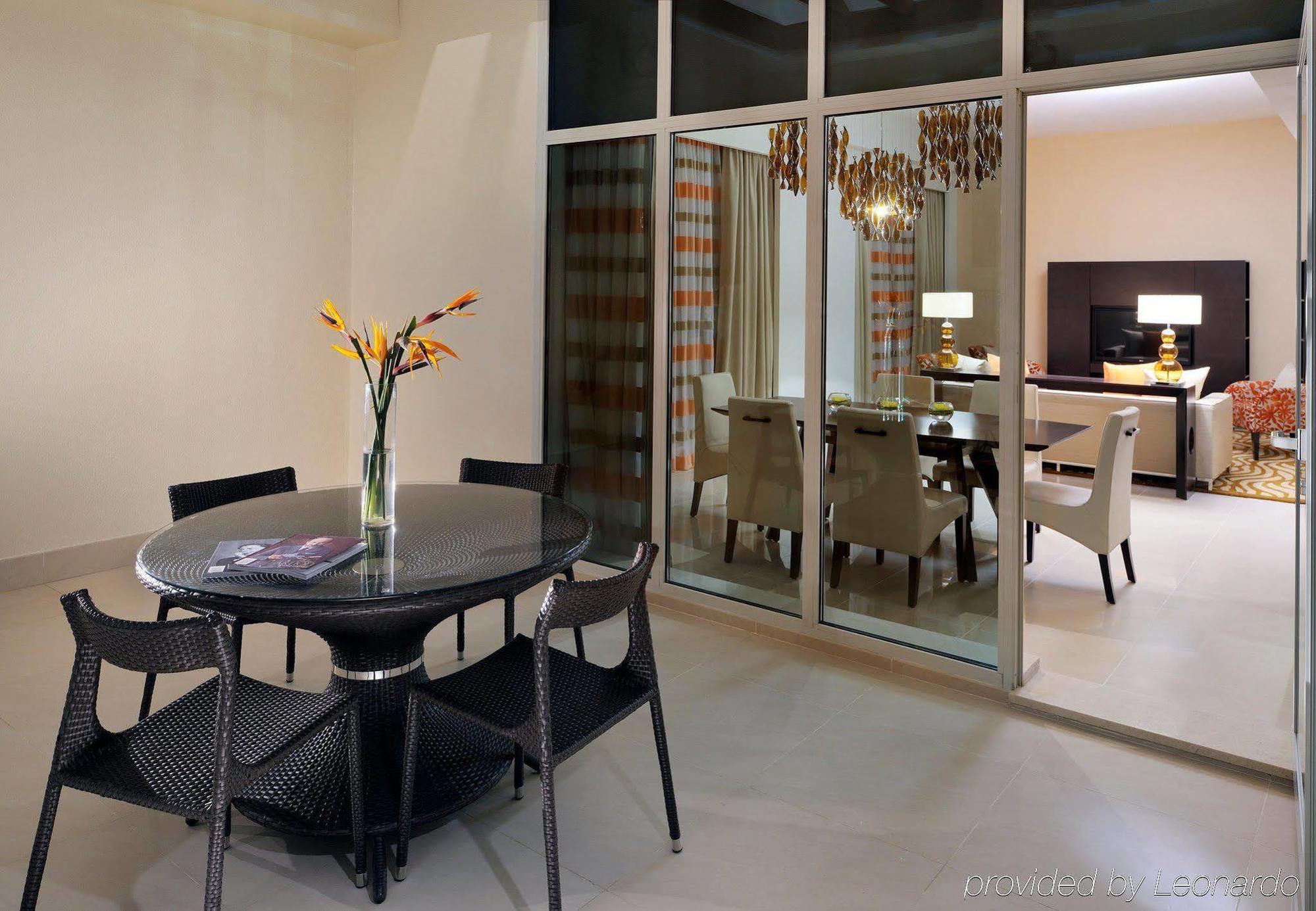 Marriott Executive Apartments Al Jaddaf, Dubái Exterior foto A dining room